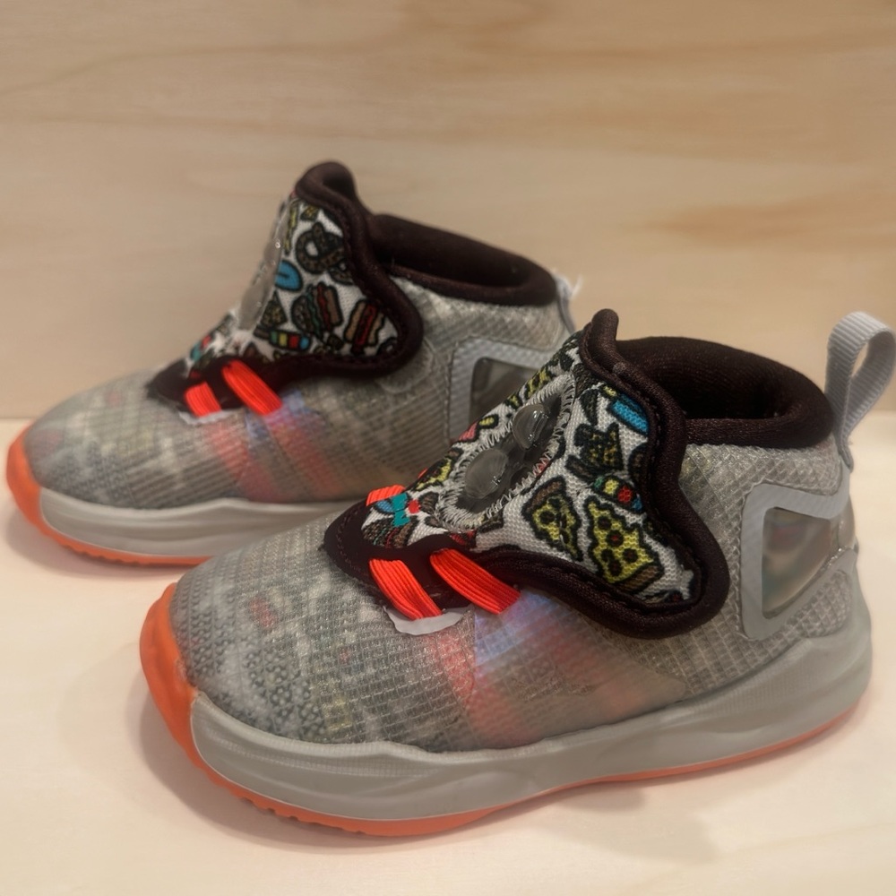 Nike LeBron XIX Toddler Sz 5. Gray/Orange
